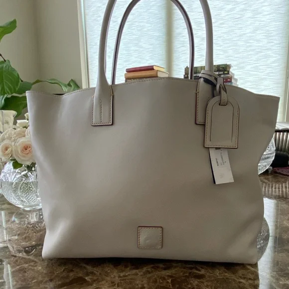 NWT Fabulous Dooney & Bourke Medium Russel - Picture 5 of 7